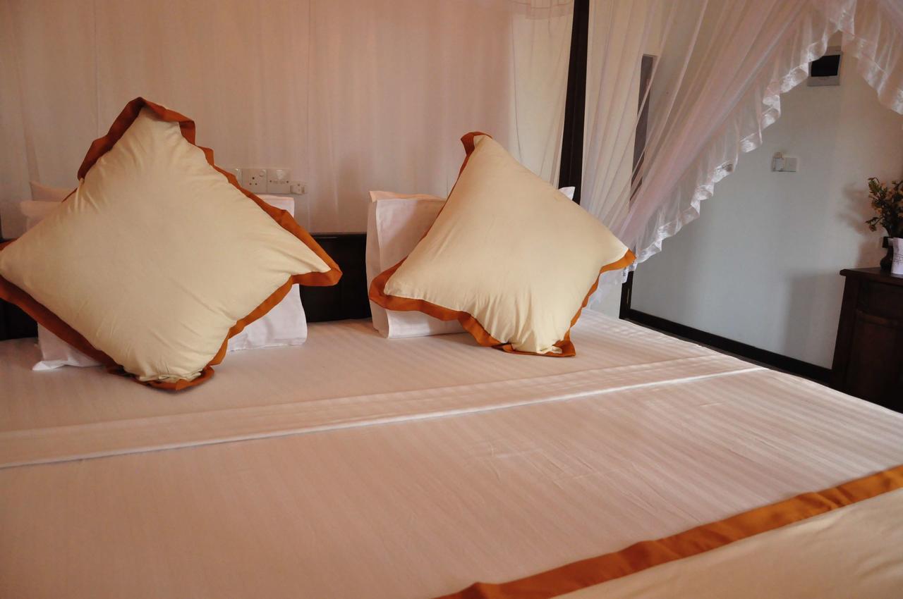 Wh Beach Resort ウェリガマ エクステリア 写真